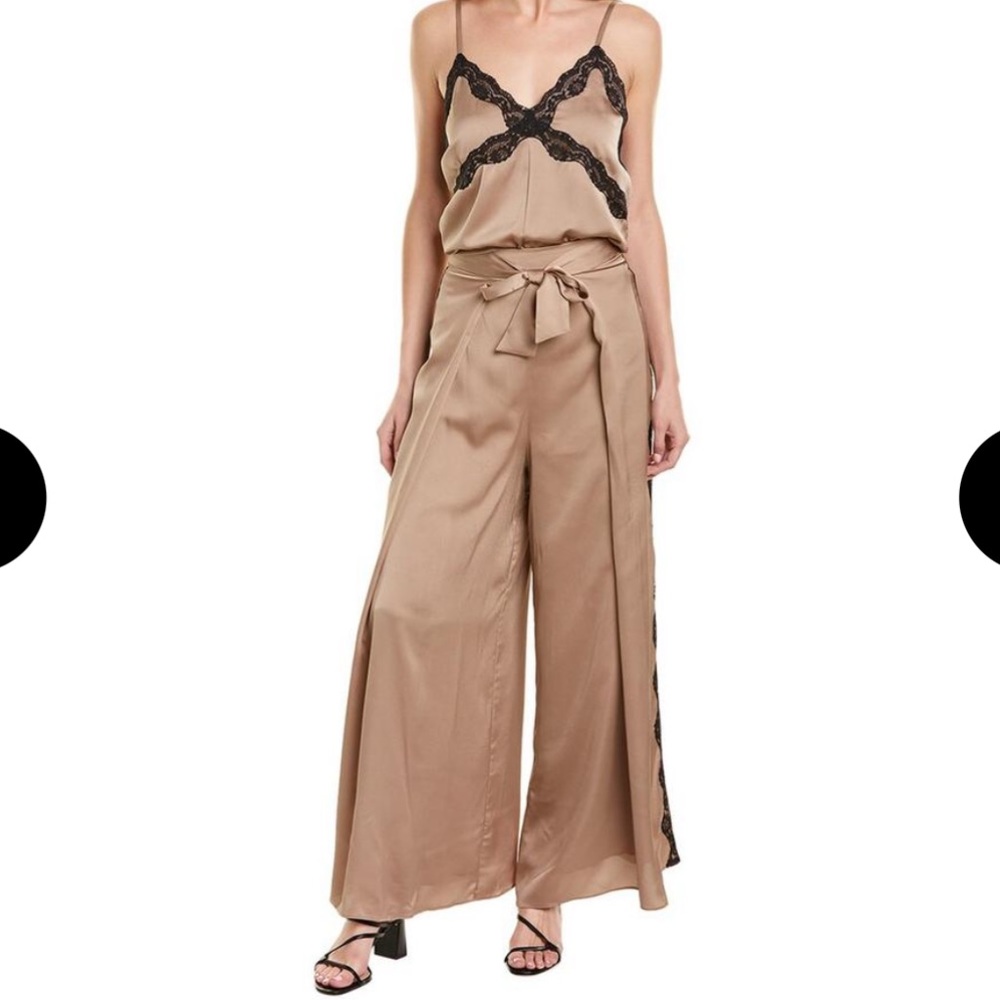 NWT Fame and Partners Lace Trim Set